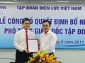 Chủ tịch HĐTV EVN Dương Quang Thành trao Quyết định bổ nhiệm Phó Tổng giám đốc EVN cho ông Võ Quang Lâm (bên trái) - Ảnh: evn.com.vn