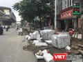Vỉa hè tại quận Hà Đông được trang trí lại bằng đá tự nhiên.