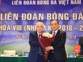 Chủ tịch LĐBĐVN khóa VII Lê Hùng Dũng chúc mừng Tân Chủ tịch LĐBĐVN khóa VIII Lê Khánh Hải/ Ảnh: VFF