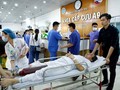 Bệnh nhân cấp cứu tại Bệnh viện Bạch Mai. (Ảnh: Dương Ngọc/TTXVN)