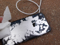 iPhone 7 bị ngâm trong axit trong 5 phút vẫn sử dụng bình thường, máy chỉ bị cạn pin và bong lớp màu mạ trên vỏ.