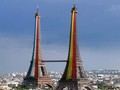 Tháp Eiffel B (phải) có gắn cờ Bỉ được nối với tháp Eiffel A (trái) có gắn cờ Pháp bằng một chiếc cầu - Ảnh: 7 sur 7