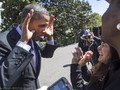 Tổng thống Mỹ Obama làm mặt hề với người hâm mộ