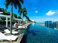 Marina Bay Sands không chỉ là khách sạn hot nhất trên Instagram, mà còn sở hữu hồ bơi vô tận dài nhất thế giới (ảnh: Business Insider) 