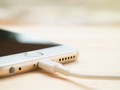 Mới đây, một số báo cáo cho rằng iPhone 2021 sẽ hoàn toàn sử dụng sạc không dây. Ảnh: Interesting Engineering