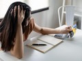Người trẻ nghiện mua sắm còn cách phiên bản thật của "Trò chơi xếp mực" bao xa? Ảnh: QQ