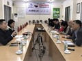 Đoàn công tác của Bộ Công thương làm việc tại một doanh nghiệp dệt may