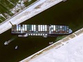 Siêu tàu Ever Given của hàng EverGreen chắn ngang kênh đào Suez (Ảnh: Reuters)