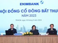 Ông Trần Tấn Lộc (trái) và ông Nguyễn Cảnh Anh - hai tân thành viên HĐQT Eximbank