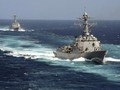 Bốn ngày sau cuộc hội đàm giữa Bộ trưởng Quốc phòng Mỹ James Mattis và Bộ trưởng Quốc phòng Trung Quốc Ngụy Phượng Hòa bên lề Hội nghị ADMM+ tại Singapore, Mỹ bất ngờ đưa 2 tàu chiến vào eo biển Đài Loan .