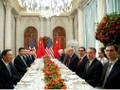 Thành phần hai đoàn trong buổi ăn tối - làm việc kéo dài 150 phút.