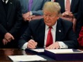 Ông Donald Trump ký Đạo luật sáng kiến tái bảo đảm Châu Á với cam kết: Mỹ sẽ tiếp tục định kỳ bán vũ khí phòng ngự cho Đài Loan để đối phó lại sự uy hiếp từ Trung Quốc Đại Lục.