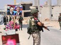 Ngày 15/10, quân đội Nga đã tiến vào chiếm giữ các thành phố ở Bắc Syria sau khi quân Mỹ rút. Ảnh: quân cảnh Nga ở Manbij.