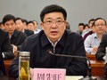 Ông Chu Tiên Vượng phát biểu muốn được cách chức để tạ lỗi thiên hạ vì để dịch lây lan rộng (Ảnh: Đa Chiều).
