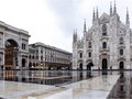 Quảng trường Nhà thờ lớn Milan vắng ngắt sau khi thực hiện lệnh phong tỏa (Ảnh: Getty).
