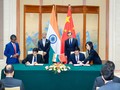 Bộ trưởng Ngoại giao  hai nước Trung Quốc và Ấn Độ chứng kiến ký kết Thỏa thuận 5 điểm sau cuộc hội đàm đêm khuya ngày 10/9 (Ảnh: Đa Chiều).