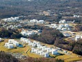 Một kho trung chuyển xăng dầu của Colonial Pipeline, công ty đang bị hacker tấn công (Ảnh: Dwnews).