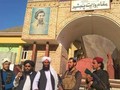 Lính Taliban chụp ảnh trước dinh tỉnh trưởng Panjshir (Ảnh: AlJazeera ).