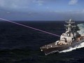 Tàu chiến Mỹ thử nghiệm dùng vũ khí laser tiêu diệt máy bay không người lái (Ảnh: Dwnews).