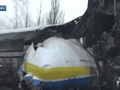 Phần đầu chiếc AN-225 bị phá nát (Ảnh trích video của Russia-1).