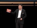 Ông Dư Thừa Đông giới thiệu chiếc điện thoại HUAWEI Mate XT Ultimate Design (Ảnh: 6park).