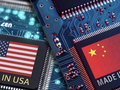 Dưới thời các Tổng thống Donald Trump và Joe Biden, cuộc chiến về chip giữa Mỹ và Trung Quốc ngày càng gay gắt (Ảnh: Sina)