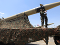Tên lửa đạn đạo Quds-5 của Houthi trong một cuộc diễu binh. Ảnh: Getty.