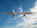 Tàu mẹ Roc của hãng Stratolaunch mang phương tiện bay siêu thanh Talon-2. Ảnh: Stratolaunch.