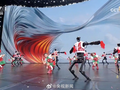 Màn biểu diễn cùng các vũ công của robot Unitree trên CCTV trong Gala Tết Ất Tỵ đã gây nên cơn sốt robot hình người ở Trung Quốc. Ảnh: Sohu.