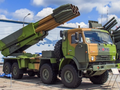 Hệ thống pháo phản lực phóng loạt Sarma MLRS vừa ra mắt. Ảnh: Wforum.