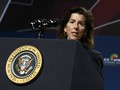 Bộ trưởng Bộ Thương mại Mỹ Gina Raimondo công bố các quy định mới về khoản tài trợ sản xuất chip nội địa. Ảnh Tech Wire Asia.