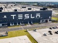 Nhà máy sản xuất ô tô điện Tesla. Ảnh minh họa Engineering Interesting.