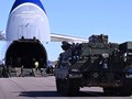 Canada chuyển giao xe thiết giáp cứu kéo Bergepanzer 3 cho quân đội Ukraine. Ảnh video Bộ quốc phòng Canada.