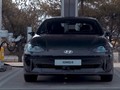 Robot sạc EV của Hyundai sạc cho xe IONIQ 6. Ảnh Hyundai
