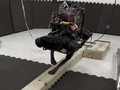 Robot bốn chân có thể đi trên một cầu thăng bằng hẹp. Ảnh Đại học Carnegie Mellon
