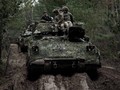 Quân đội Ukraine huấn luyện chiến đấu với xe thiết giáp M2 Bradley của Mỹ. Ảnh Military Ukraine.