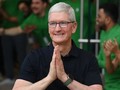 Giám đốc điều hành của Apple Tim Cook lễ khai trương cửa hàng bán lẻ đầu tiên của Apple ở Ấn Độ, tại Mumbai vào ngày 18/4/ 2023. Ảnh Punit Paranjpe, giám đốc điều hành Apple Ấn Độ /AFP/Getty Images.