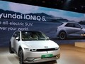 Chiếc SUV ‘IONIQ 5’ chạy điện của Hyundai trong buổi ra mắt tại Auto Expo 2023 ngày 11/1/2023 ở Greater Noida, Ấn Độ. Ảnh Ajay Aggarwal/Thời báo Hindustan/ Getty Images