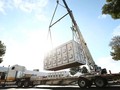Vận chuyển hệ thống pin lưu trữ điện tái tạo EnerVenue. Ảnh EnerVenue
