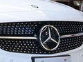 Xe Mercedes-Benz sẽ có kết nối mạng 5G. Ảnh Nikkei Asia