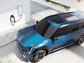 Xe điện Kia EV9 và bộ sạc điện 2 chiều gia đình. Ảnh Electrek.