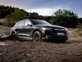 Audi Q8 e-tron phiên bản Dakar với màu đen kim loại Mythos và lớp bọc đặc biệt Ảnh: Audi AG