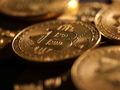 Giá Bitcoin chính thức cán mốc 100.000 USD. Ảnh: Reuters.
