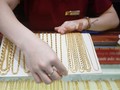 Giá vàng và Bitcoin. Ảnh: Pinterest.