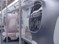 Robot giao hàng xuất hiện trên tàu điện ngầm tại Thâm Quyến. Ảnh: SCMP.
