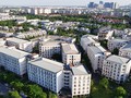 Người dân thu nhập thấp chỉ biết trông chờ vào nhà ở xã hội khi giá chung cư thương mại quá cao.