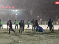 Bài tập luyện thể lực dưới tuyết vô cùng khắc nghiệt của các cầu thủ U23 Uzbekistan