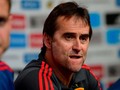 Ông Julen Lopetegui trong cuộc họp báo. Ảnh: Independent