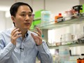 Nhà khoa học Hạ Kiến Khuê công bố thí nghiệm chỉnh sửa gene trên cặp sơ sinh hồi tháng 11. Ảnh: Gizmodo.