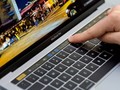 Dải cảm ứng Touch Bar là một điểm nhấn mới có trong mẫu máy MacBook Pro 2016